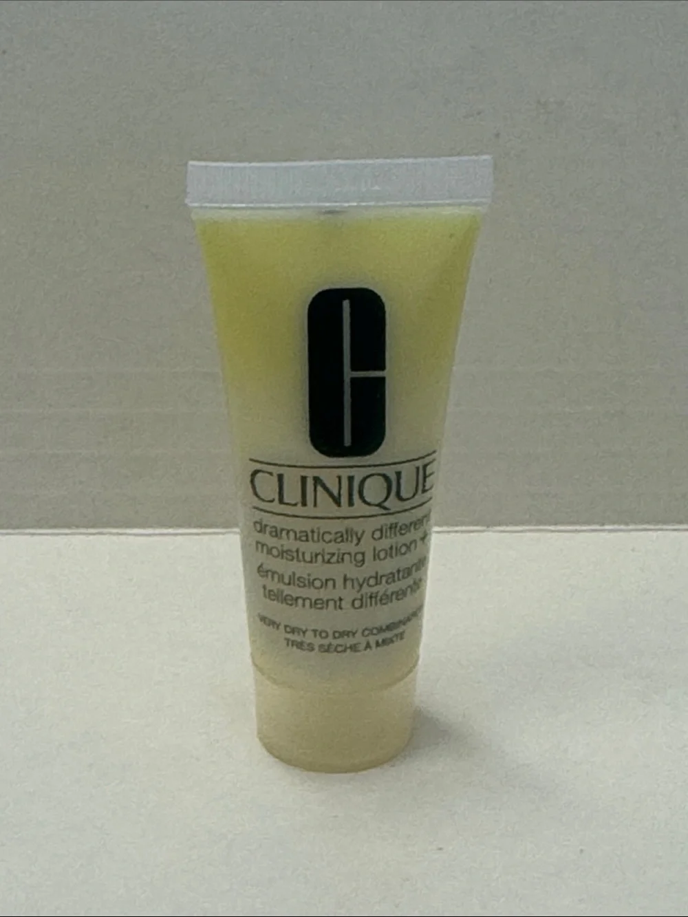 CLINIQUE Dramatically Different Moisturizing Travel Purse Size 0.5oz NIP